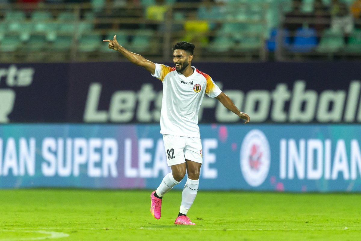 ebfchistory's tweet image. P. V. Vishnu scored his 2nd goal in the Indian Super League for 🔴🟡

Vishnu has been on the rise since last season and now he is knocking on the doors of the first eleven.

Vishnu for 🔴🟡 —
👕 46 matches
⚽ 13 goals
🅰️ 07 assists

#ISL #EastBengalFC #KBFCEBFC