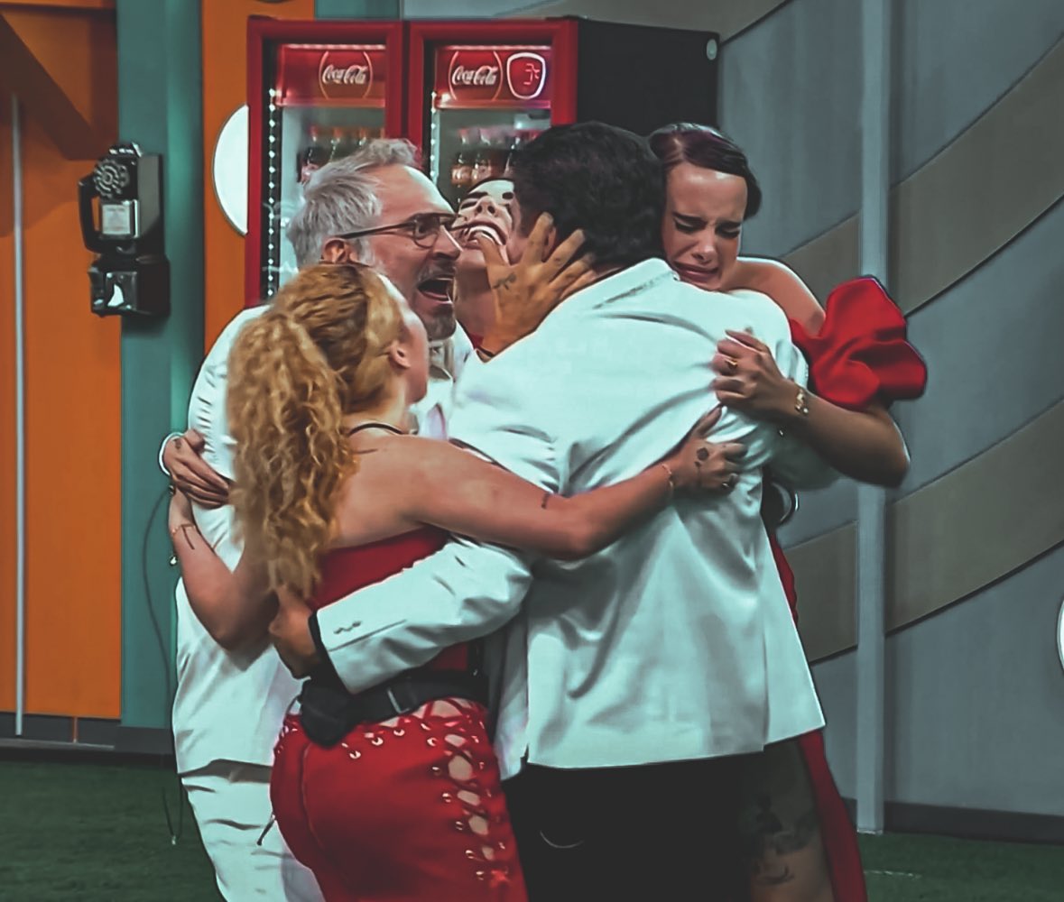 Mar a la final y yo me quedo con esta imagen como el mejor regreso de la ruleta. 
Mayito eliminando a Mariana #LaCasaDeLosFamososMx #LCDLFMX #LCDLFMX2