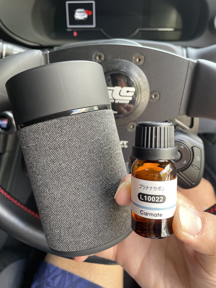 mitsuzn8's tweet photo. モニタープレゼントで使った芳香剤の香り良かったのでオイル入れ替え
#GR86
#カーメイト
#BLANG https://t.co/toRr9EC2cj