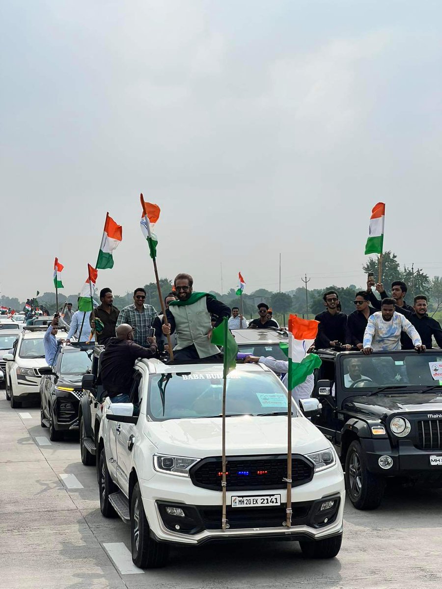 ShakibAhmadMIM's tweet photo. AIMIM पूर्व सांसद इम्तियाज जलील @imtiaz_jaleel साहब काफिला लेकर मुम्बई के लिए रवाना...!! 

गुस्ताख रसूल के खिलाफ़ विशाल धरना प्रदर्शन।

#ChaloMumbai https://t.co/ktGGvsrnB8