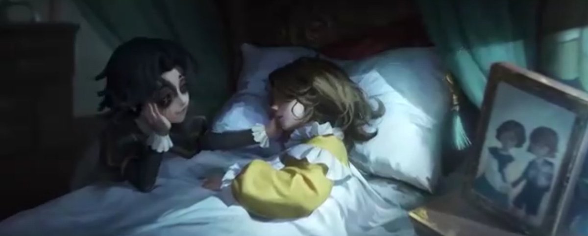 helenapng_'s tweet photo. just noticed what the real brother looks and im crying how you find a child with black luscious locks that are clearly cut and styled and think its your son with the fuckass brown bob https://t.co/FN60MHpIEp