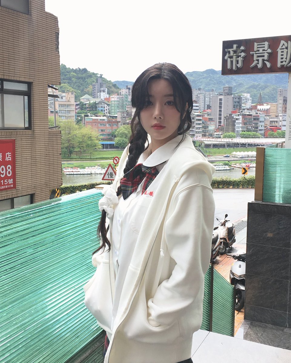 E927_'s tweet photo. ㅁㅊ 교복은비 올려줫어..🥹 https://t.co/2X5aWo3A0q