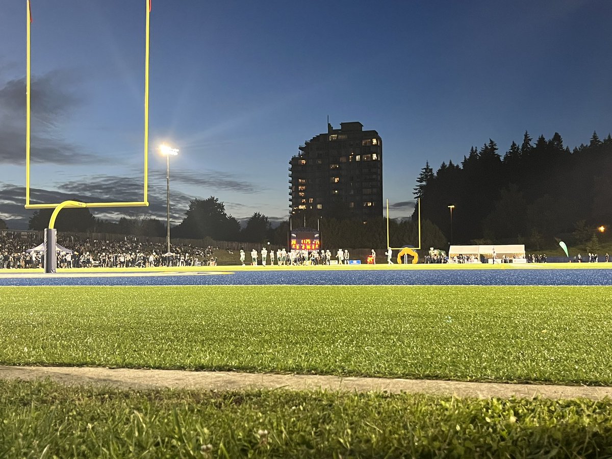 EmersonLiepert's tweet photo. Thanks @ubcfbl @ShoWill33 @CoachNill for the amazing game day visit! The atmosphere was electric! https://t.co/J0NULbpauO