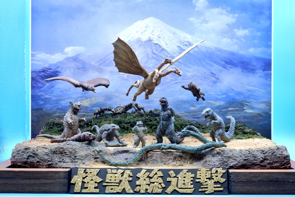 #いつまでもコスコス擦ってお気に入り
Xでは結構出してるけど、まだ一度しか展示してないんですよね。もっと沢山の方に観て欲しいので、12月の吉祥寺では必ず展示します！