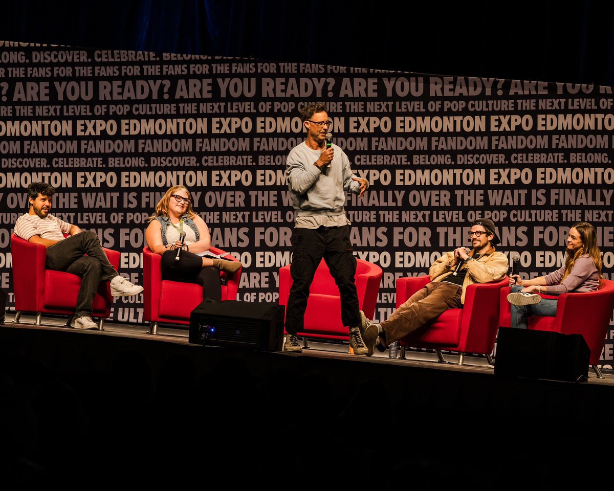 rachellewyse's tweet image. Edmonton Expo 2024!!! #teamflash  #theflash #snowbarry #granielle 😍😭