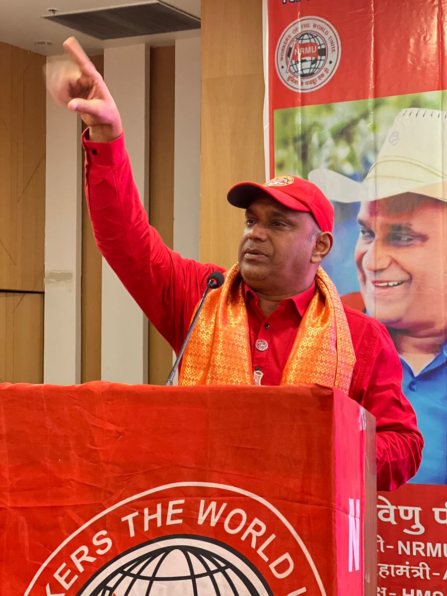 EmmanuelRao3's tweet photo. Wish u a very very happy birthday respected Comrade @venupnair_nrmu 
@AIRF_DELHI
"छोटी से लेकर हर बड़ी जिम्मेदारी को निभाता है।
खुशनसीब होता है वो जो आपके जैसा कॉमरेड पाता है।।
JIO हजारों साल.....💐💐🎂 https://t.co/5nPyAzxrLT