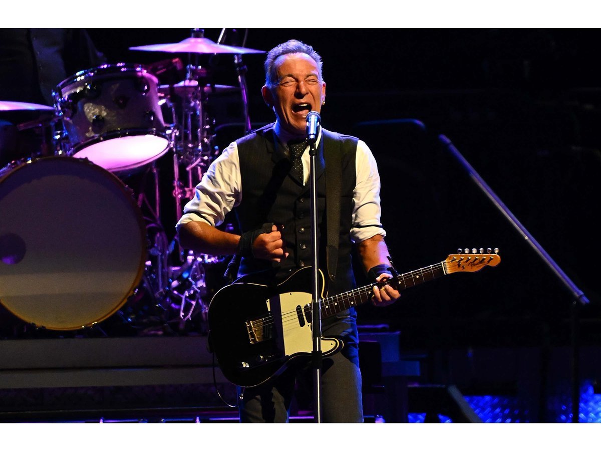 Happy Birthday to The Boss! He's been the voice in my ear (along with Taylor!) guiding me down Thunder Road to the Promised Land. No one does the age 75 better than him!
