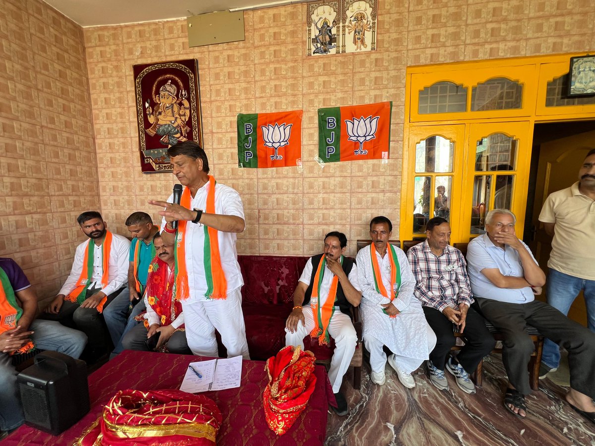 baldevrajkatra's tweet photo. आज अपनी विधानसभा के श्री माता वैष्णो देवी के कडमाल क्षेत्र में जनसंपर्क अभियान सफलतापूर्वक संपन्न हुआ। इस दौरान जनता से सीधा संवाद स्थापित कर उनकी समस्याओं को सुना और उनके समाधान के लिए ठोस कदम उठाने पर विचार-विमर्श किया गया। साथ ही, क्षेत्र के समग्र विकास और प्रगति के लिए भविष्य की योजनाओं पर भी विस्तार से चर्चा हुई। जनसंपर्क अभियान ने जनता के बीच आपसी विश्वास और समर्थन को और मजबूत किया।