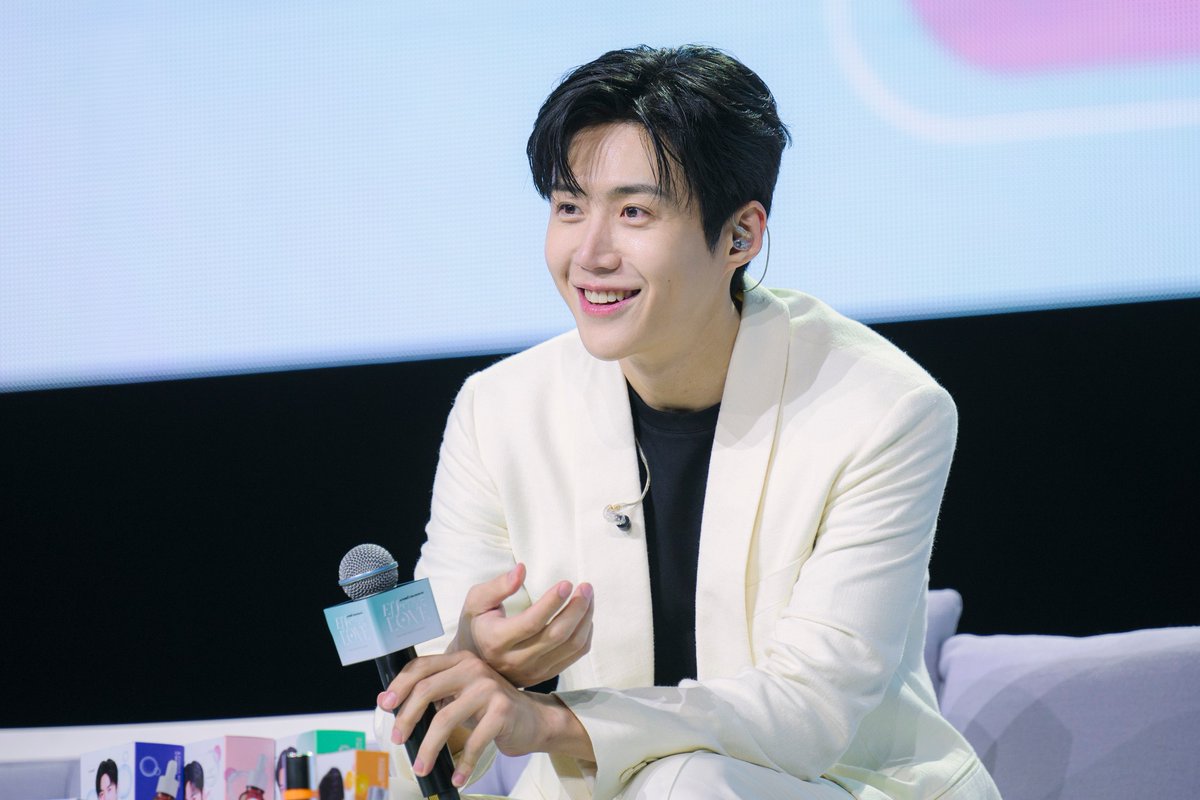 PMCenter_th's tweet photo. Meet & Greet สุดจึ้งใจกับงาน #DrPONGxKimSeonHo #EffectiveLovexKSH ที่ในครั้งนี้ #DrPong ได้พาหนุ่ม “#KimSeonHo” พระเอกสุดฮอตจากเกาหลีที่ถือตำแหน่งพรีเซนเตอร์คนแรกของแบรนด์ให้มาเจอกับ “ซอนโฮฮาดา” มาเติมความอบอุ่นหัวใจและร่วมสนุกไปกับพี่ซอนโฮ บอกได้เลยว่าครั้งนี้ Dr.Pong #ทำถึงมาก https://t.co/V96sKkDmjU