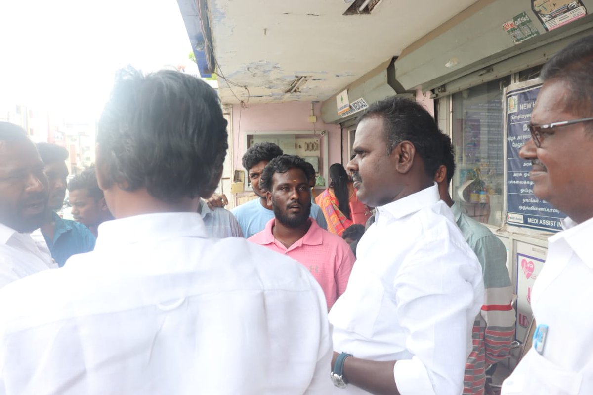 செப்11 தியாகி இமானுவேல் சேகரன் வீரவணக்க நாளன்று பரமக்குடி விபத்தில் படுகாயம் அடைந்த நாமக்கல் மாவட்டம் கொசவம்பட்டி  அர்ச்சுனகுமாரை நாமக்கல் அட்சயா மருத்துவமனையில் சந்தித்து ஆறுதல் கூறி  ரூபாய் 60 ஆயிரம் மருத்துவ உதவி நிதி வழங்கினோம்
#தமிழர்அதிகாரம் 
#அழகர்சாமிபாண்டியன்