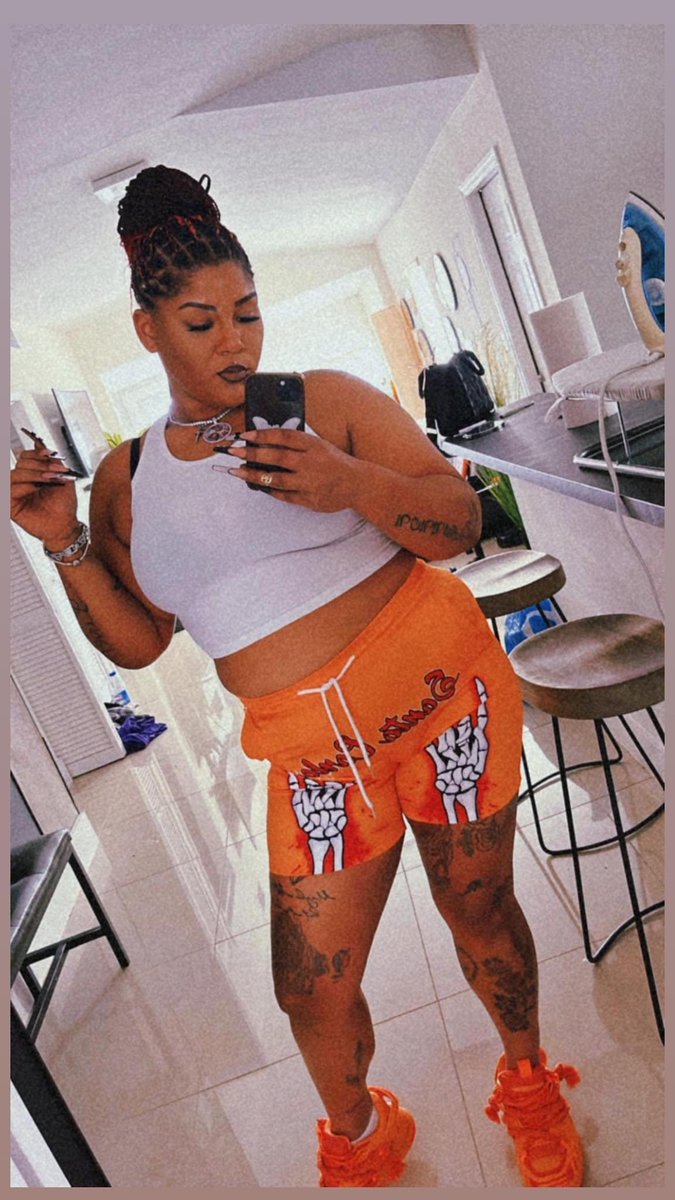 FcknFiji's tweet photo. 🧡🖤 
#Repost https://t.co/xOZ7fqGOk8