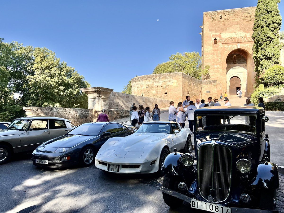 alhambracultura's tweet photo. 🏁 Recibimos la visita de @EscGranada499 dentro de las actividades organizadas en las Jornadas del Patrimonio de la FEVA 2024(Federaciom Española de Vehículos Antiguos)

#alhambrainforma https://t.co/Ij7vBu2ewe