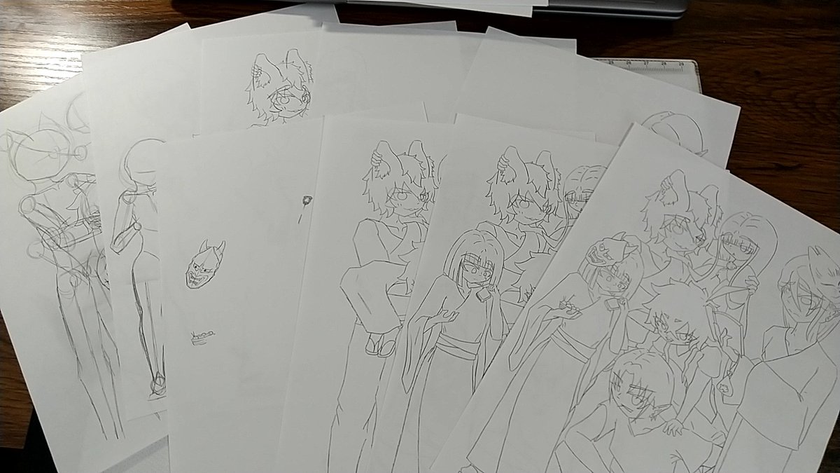 ZeroOrRei's tweet photo. 今回描いたやつのラフとか線画とか…
アナログ大変だぁ…
まあこれが楽しいんだけどね〜笑 https://t.co/FBhSXRzO70