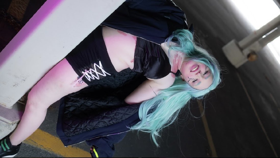 OrchidsCosplays's tweet photo. “sign me up, Choomba, into the fire” -Rebecca 
📸: alex.le on instagram 
💄: https://t.co/vy8w36rIO5.ari02 on instagram 
#rebeccacosplay #cyberpunkedgerunners #cyberpunkcosplay https://t.co/n2O9THp5QL