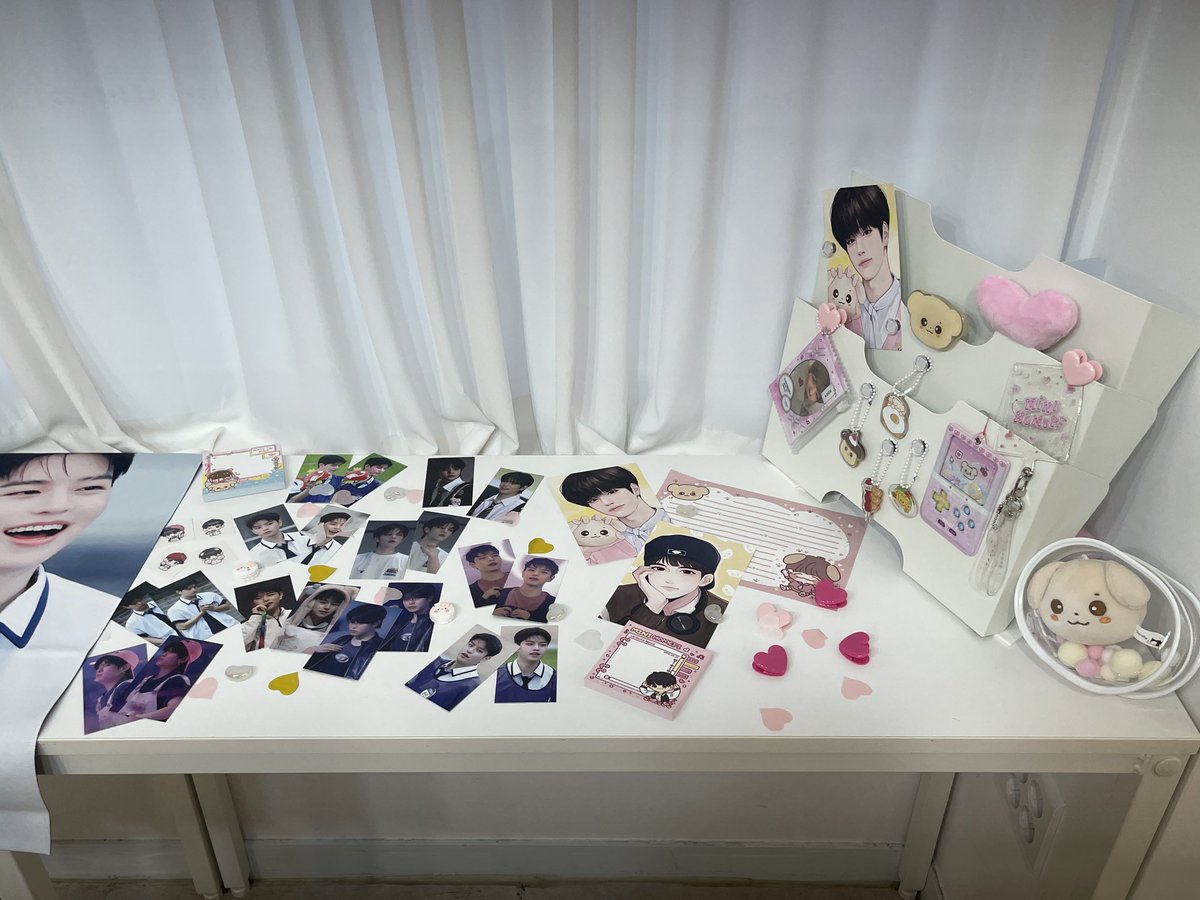 📍카페 체리시

승민이 그림도 너무 예쁘고 컨셉도 예뻤던 곳 ➰
퍼핌도 가득하고 퍼핌이랑 같이 찍은 승민이 사진도 있어서 좋았어요 특전도 예쁘고 알차서 후회 없었던 .ᐟ 포토존도 예뻐서 자동으로 사진 마구 찍었던 취향저격인 예쁜 공간이었습니다 🫶🏻

#김승민님께서_일촌신청을_하셨습니다