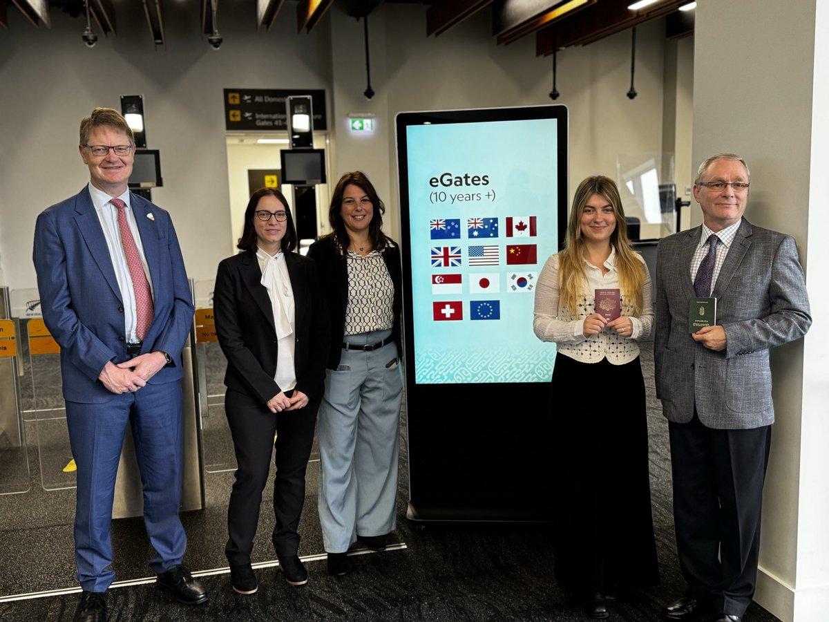 EUinNZ's tweet photo. Excellent news today! Thank you @CaseyCostelloMP &amp; @NZ_Customs – w/ opening of E-Gates to all EU citizens, we can see 🇪🇺🇳🇿 our like-mindedness in action. 

Start of great trip to NZ for Europeans.  

Also thanks to @WLGAirport 4 welcoming us 2 mark the occasion. https://t.co/PLFInAOuFj