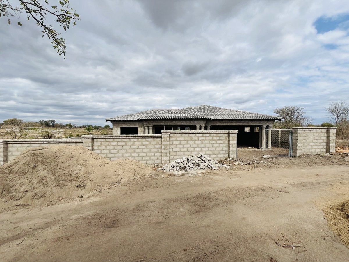 WyclefPresley's tweet image. This Is What R300k Gets You 
10 Roomed House 🏠 . No Bank Loan No Assistance… All Done This Year #PuntWithPurpose