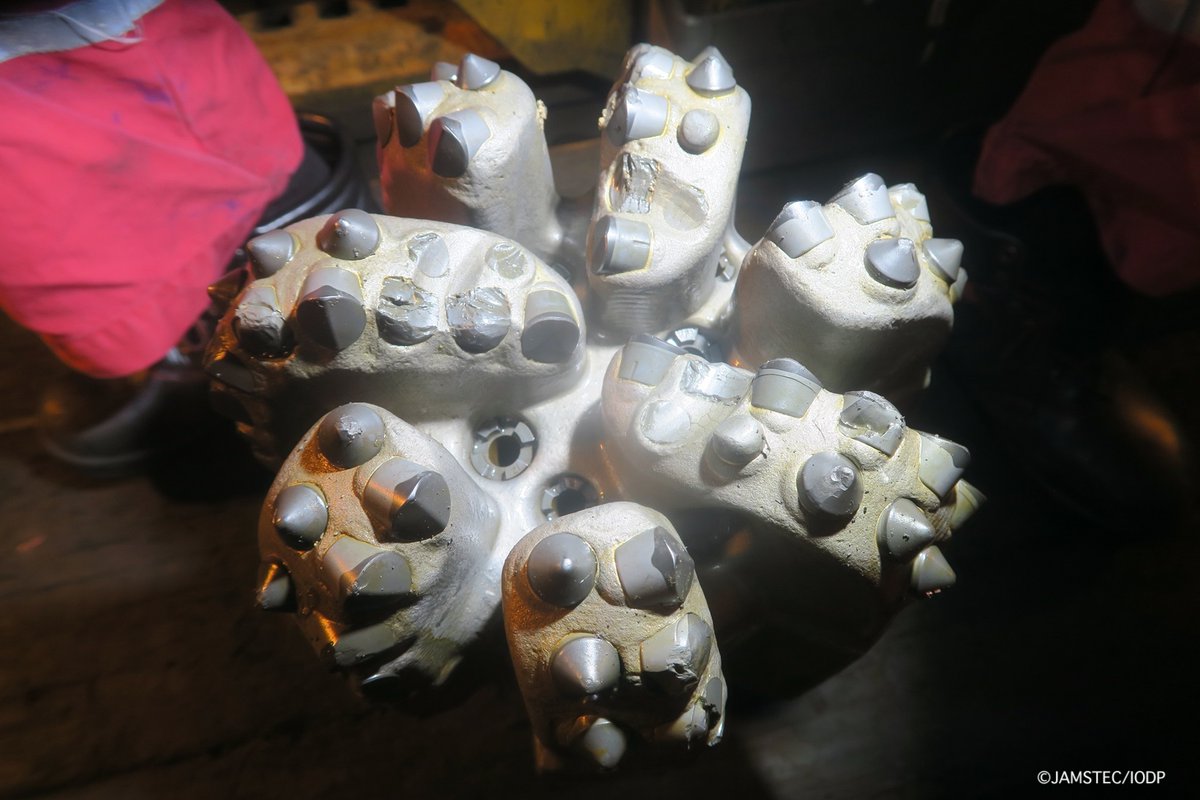 On Sunday, 22 Sept, the drill pipe was recovered on deck, completing LWD here, while #Chikyu has started moving to the next drill site. 🚢✨
The picture shows the drill bit (after recovery) that worked so hard for the expedition; good job❗️
#IODP #JTRACK #JAMSTEC