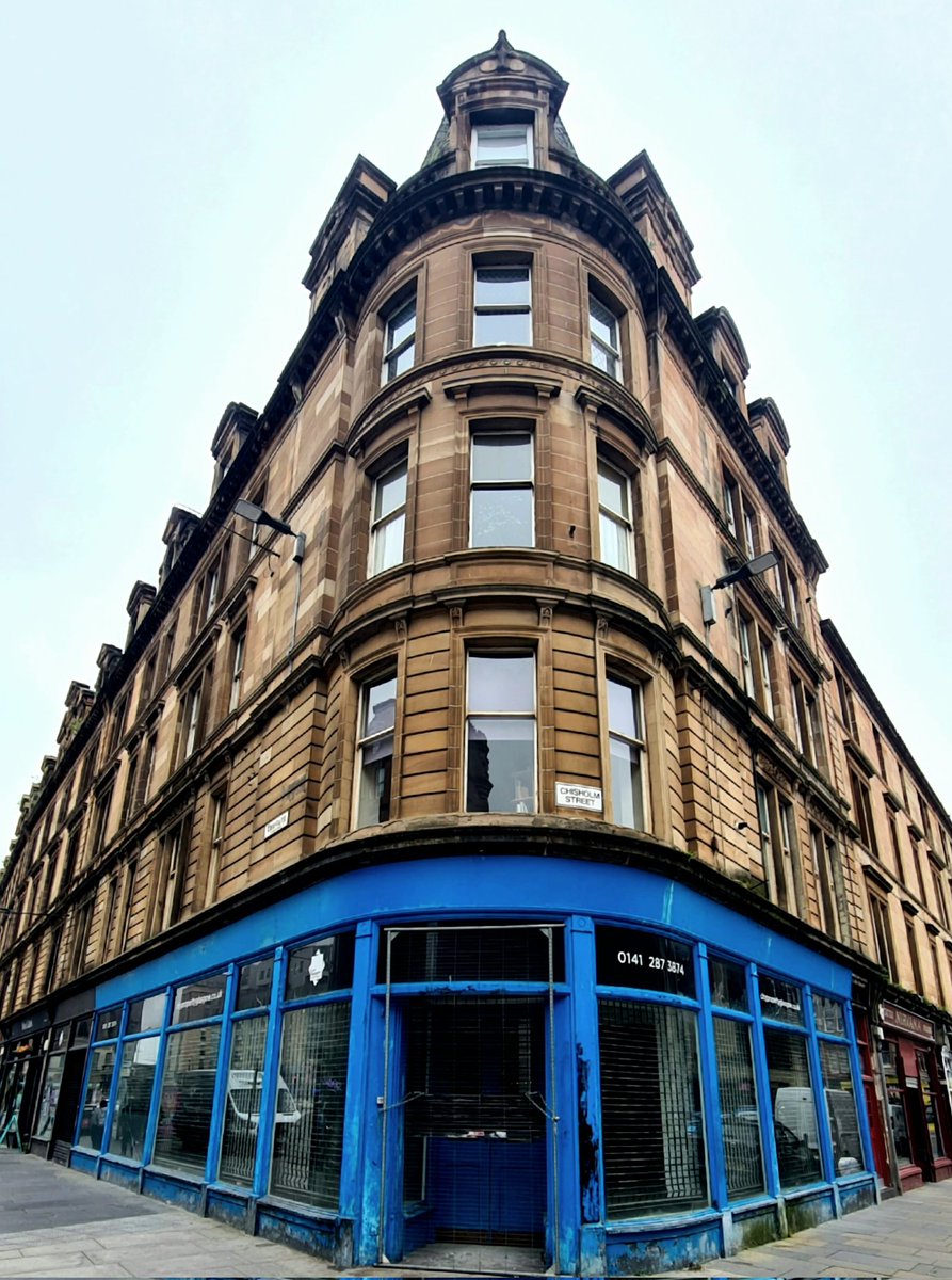 Glasgow corner tenement at the junction between Trongate and Chisholm Street. Built by A.B. MacDonald in 1890, its design may have originated with John Carrick in the 1870s.

#glasgow #architecture #glasgowbuildings #tenement #glasgowtenement  #architecturephotography