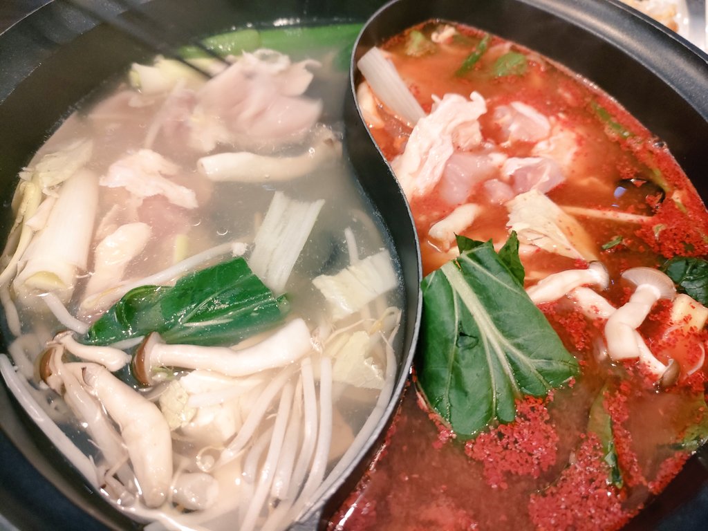 HouseKokio's tweet photo. 隣の高校生肉20皿くらい頼んでて
「うぉ、さすが高校生」ってなったけど7皿くらいでギブアップしてたぞどゆこと〜〜〜
残りどうすんの〜〜〜
ちなみにうちは10皿とご飯5杯
#しゃぶ葉 #食べ放題 https://t.co/jBCtpgEfrv