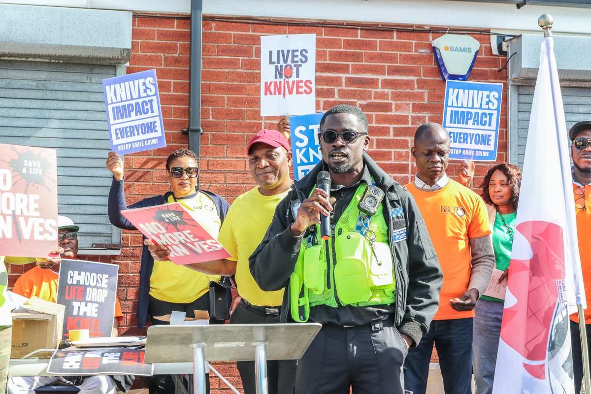 WCICommunity's tweet photo. Knife crime awareness and walk by @wcimanchester was impactful.
The police showed up to support.
A family who experienced knife crime in the past also showed up to support.
#Legacy70
#BDO70
#BDO70MTE
#winnersinthecommunity
#knifecrimeawareness https://t.co/QhiKEsTMBw