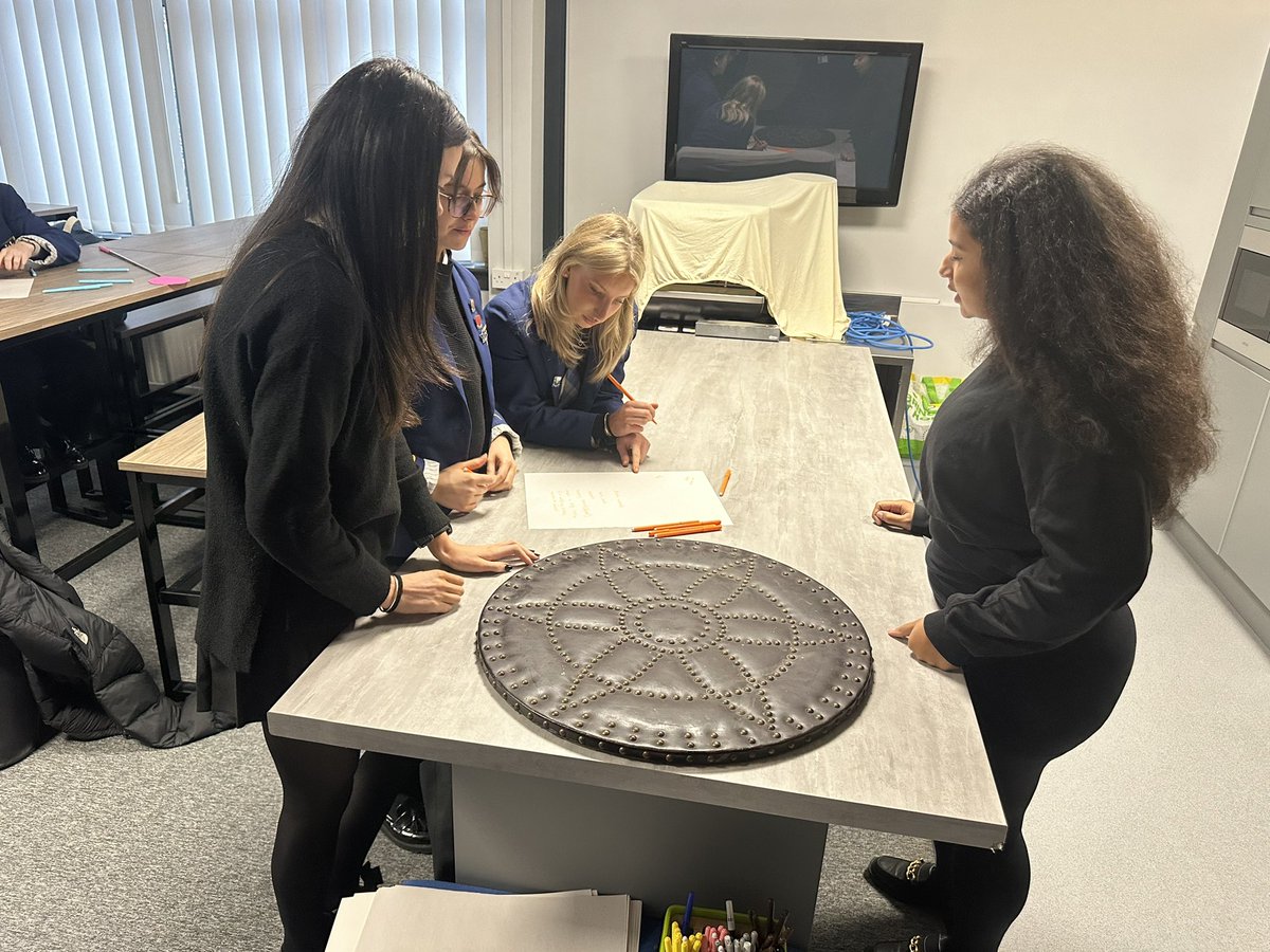 LHSLeadershipAc's tweet photo. ⭐️ Leadership in Practice ⭐️
Our S6 Leadership led an excellent workshop today for S4, S5, and S6 pupils to help develop their leadership skills, growth mindset, problem solving and creativity! @LarbertHigh @MissSALeach https://t.co/h4a4mtooGE