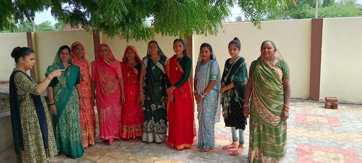 આજ રોજ પાલીતાણા તાલુકાના લાપાળિયા ગામે સ્વચ્છતા હી સેવા -૨૦૨૪ સ્વભા સ્વચ્છતા સંકાર સ્વચ્છતા ના સુત્ર ને સાકર કરવા માટે ડોર ટુ ડોર જાગ્રુતિ માટે પ્રવ્રુતિ  કરવામા આવેલ છે.