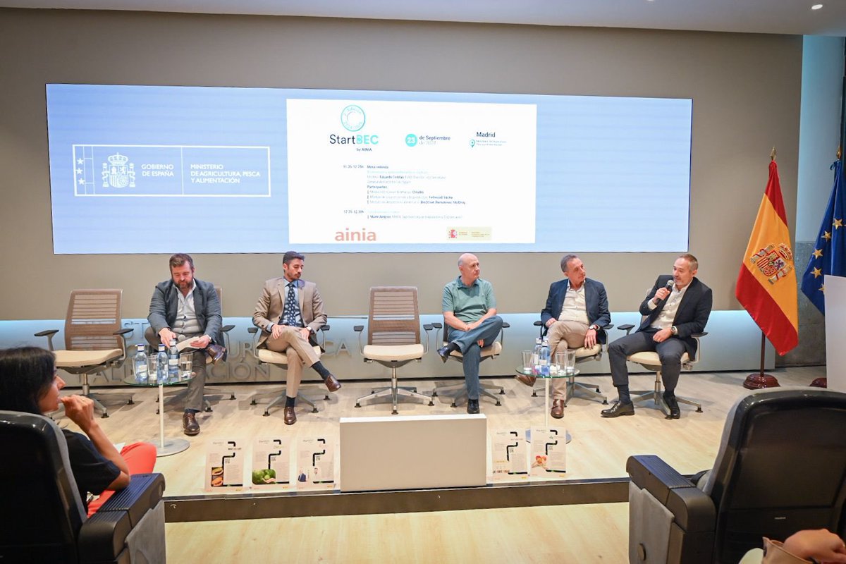 ainia (@ainiatecnologia) on Twitter photo <a href="/cdcampo1/">Cristina Del Campo</a> @mapagob <a href="/BegoaBernal/">Begoña García Bernal</a> <a href="/CDTI_innovacion/">@CDTI_innovacion</a> <a href="/MaiteAmbrosM/">Maite Ambrós</a> <a href="/CoopsAgroES/">Cooperativas Agro-alimentarias de España</a> <a href="/esFIAB/">FIAB</a> <a href="/Food4LifeSPAIN/">Food for Life-Spain</a> <a href="/andpasvid/">Andres Pascual Vidal</a> <a href="/cheers_eu/">CHEERS</a> <a href="/MahouSanMiguel/">Mahou San Miguel</a> <a href="/MixMattersEu/">MixMatters</a> <a href="/Mercavalencia1/">Mercavalència, S.A.</a> Mesa redonda «Bioeconomía, emprendimiento y startups»
👤Modera: Eduardo Cotillas, director de I+D de <a href="/esFIAB/">FIAB</a> y secretario general de <a href="/Food4LifeSPAIN/">Food for Life-Spain</a>
Participantes:
🔸Módulo de nuevas biomasas: Chlydro, <a href="/galinsect/">Galinsect</a>
🔸Módulo de revalorización y bioproductos: Feltwood, <a href="/cdcampo1/">Cristina Del Campo</a> @mapagob <a href="/BegoaBernal/">Begoña García Bernal</a> <a href="/CDTI_innovacion/">@CDTI_innovacion</a> <a href="/MaiteAmbrosM/">Maite Ambrós</a> <a href="/CoopsAgroES/">Cooperativas Agro-alimentarias de España</a> <a href="/esFIAB/">FIAB</a> <a href="/Food4LifeSPAIN/">Food for Life-Spain</a> <a href="/andpasvid/">Andres Pascual Vidal</a> <a href="/cheers_eu/">CHEERS</a> <a href="/MahouSanMiguel/">Mahou San Miguel</a> <a href="/MixMattersEu/">MixMatters</a> <a href="/Mercavalencia1/">Mercavalència, S.A.</a> Mesa redonda «Bioeconomía, emprendimiento y startups»
👤Modera: Eduardo Cotillas, director de I+D de <a href="/esFIAB/">FIAB</a> y secretario general de <a href="/Food4LifeSPAIN/">Food for Life-Spain</a>
Participantes:
🔸Módulo de nuevas biomasas: Chlydro, <a href="/galinsect/">Galinsect</a>
🔸Módulo de revalorización y bioproductos: Feltwood,