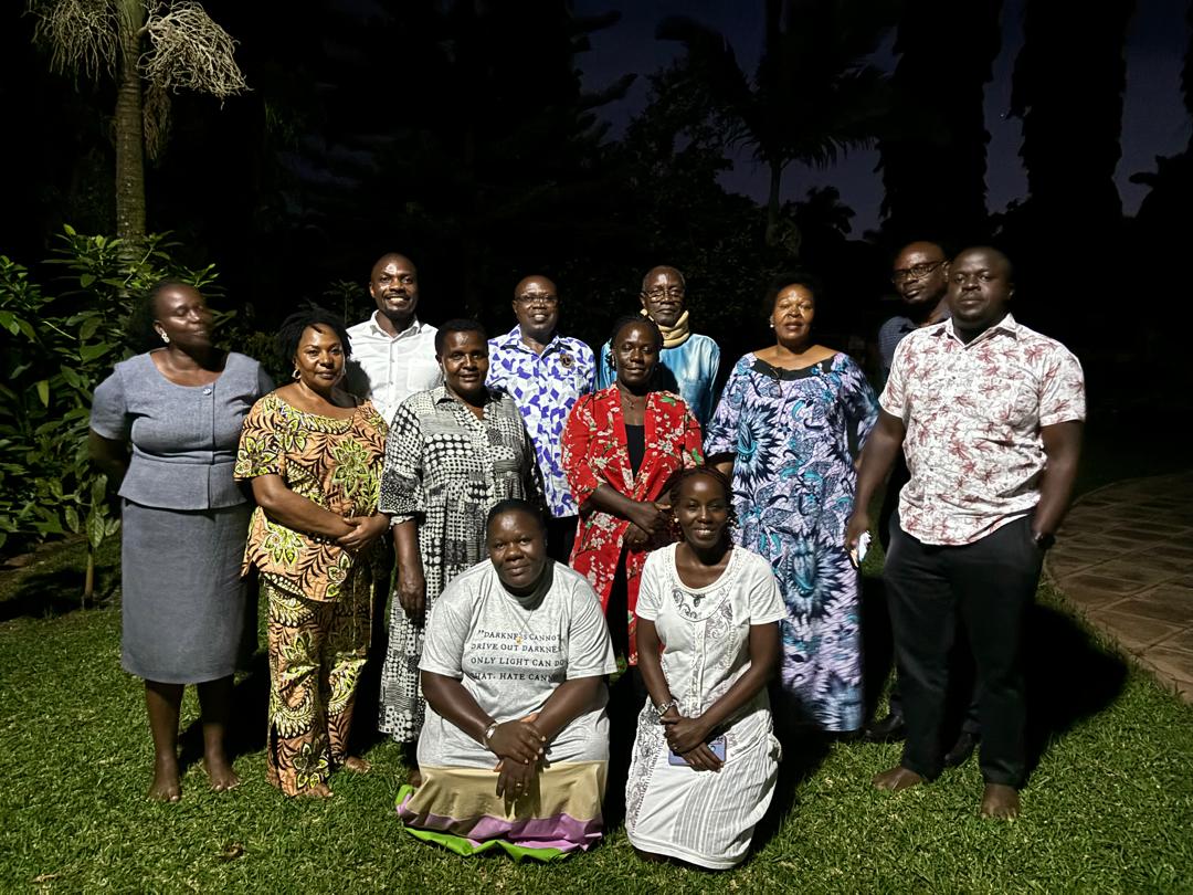 EntebbeRoadLC's tweet photo. We held a home fellowship at our Immediate past President Lion Fabian Byomuhangi, who recently undergone an operation in India. 
This was a courtesy visit to check and pray with him for comfort and quick recovery. https://t.co/jrKjkAgJCo