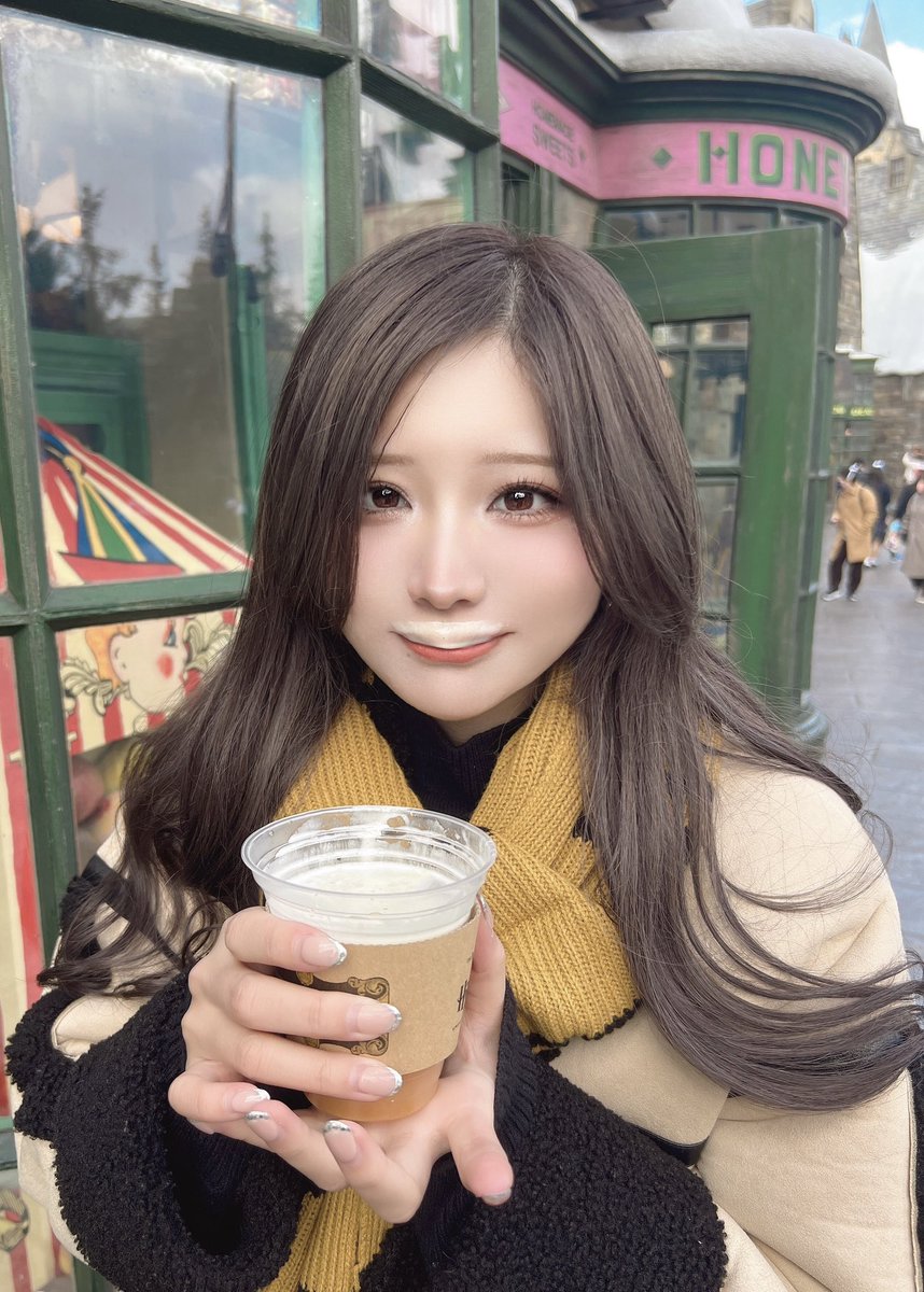 同じバタービールでも
髪型と髪色違うと印象違うネｯ https://t.co/xTTVvV5Yef