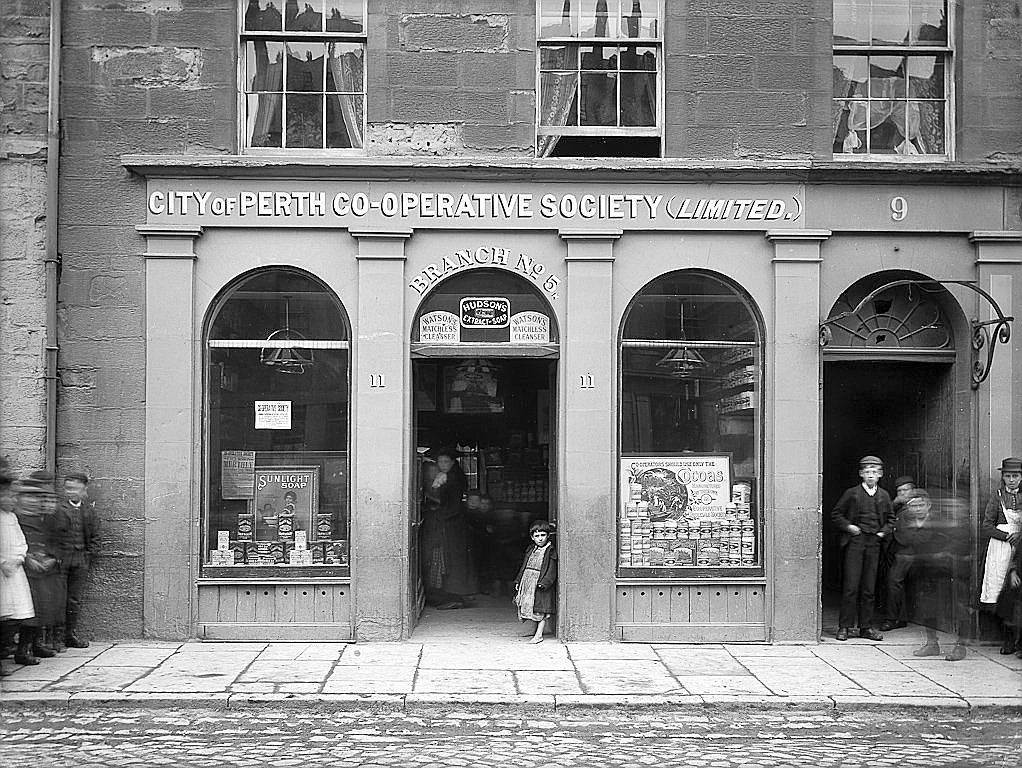 perthartgallery's tweet photo. This beautiful photograph is from around 1890 and depicts the former City of Perth Co-operative Society Branch on Main Street, Bridgend, Perth. It is part of the Magnus Jackson Collection, which consists of approximately 2,500 glass plate negatives.

#PerthArtGallery https://t.co/jcXiUDnKnb