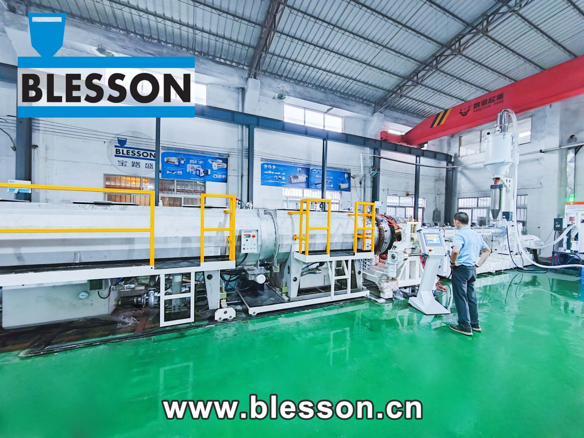 RobertZeng9's tweet image. A new large-diameter PE pipe extrusion line was successfully commissioned earlier this month, and our overseas customer was also invited to come and inspect the whole commissioning process.
#extrusionmachine #pepipe