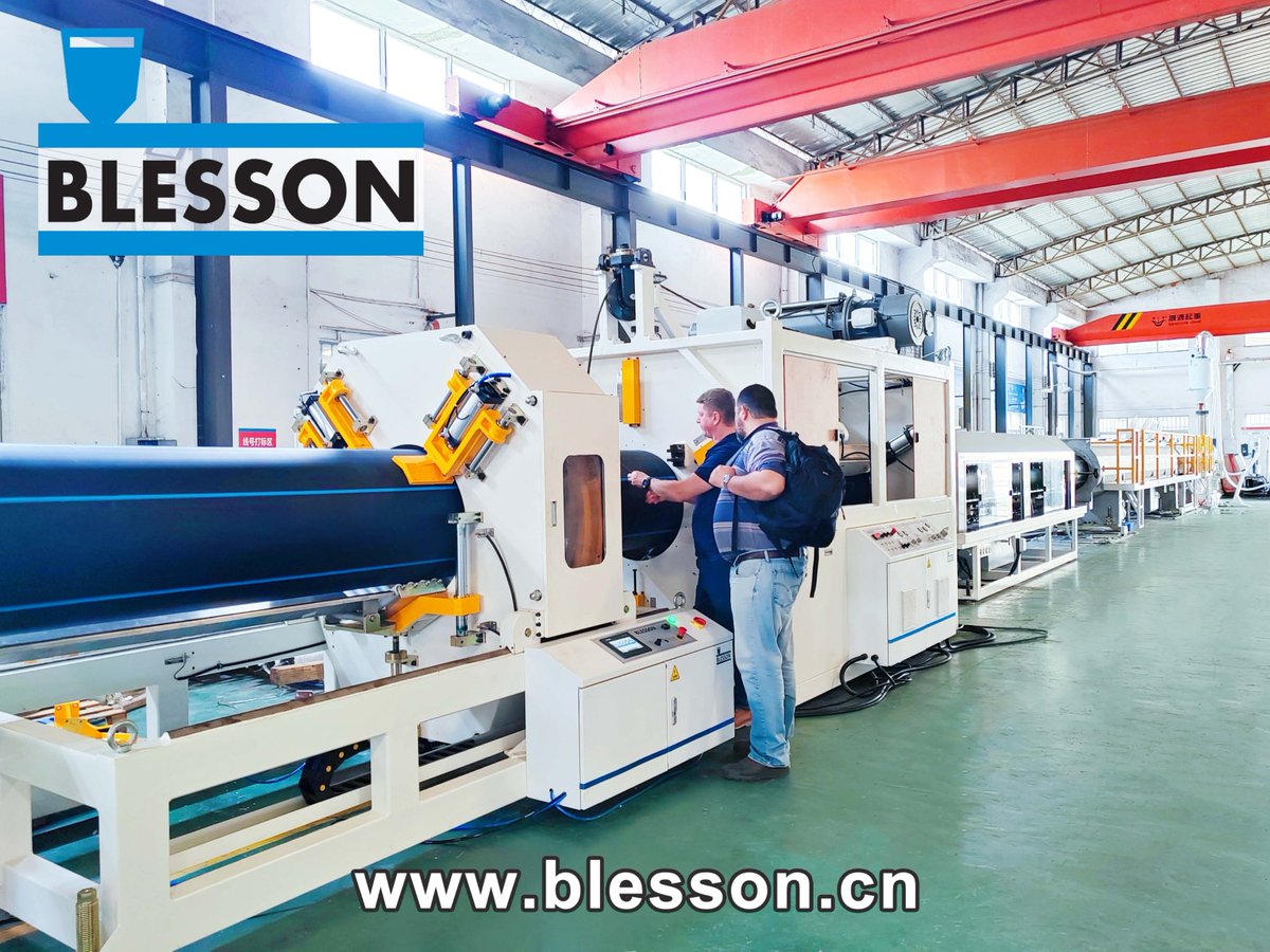RobertZeng9's tweet image. A new large-diameter PE pipe extrusion line was successfully commissioned earlier this month, and our overseas customer was also invited to come and inspect the whole commissioning process.
#extrusionmachine #pepipe