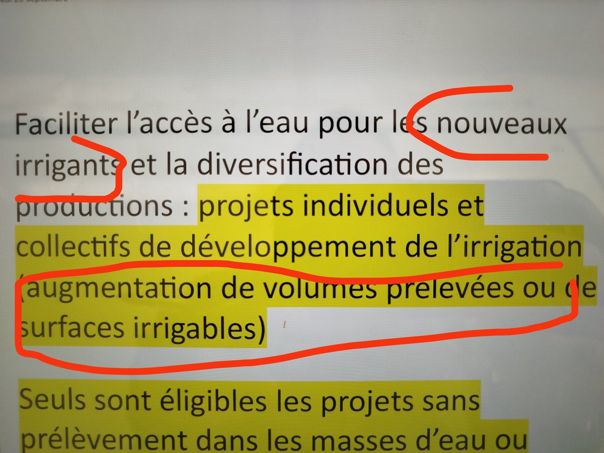 🔴 Tout ça pour ça. #JourDePleniere [Petit Thread] #Eau
Modification Règlement hydraulique.
Voilà ce que sont venus chercher une infime minorité d'agri-managers avec la duplicité de certains élus : augmenter les volumes prélevés ! On mérite tellement mieux... #Maladaptation 1/5