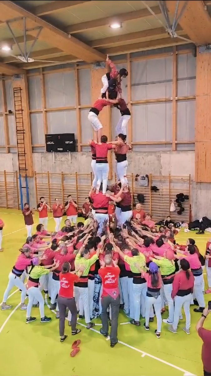 torraires's tweet photo. Fotos diada #castellers #Amunttorraires #30anysfentcastells. https://t.co/WWLzx49K59