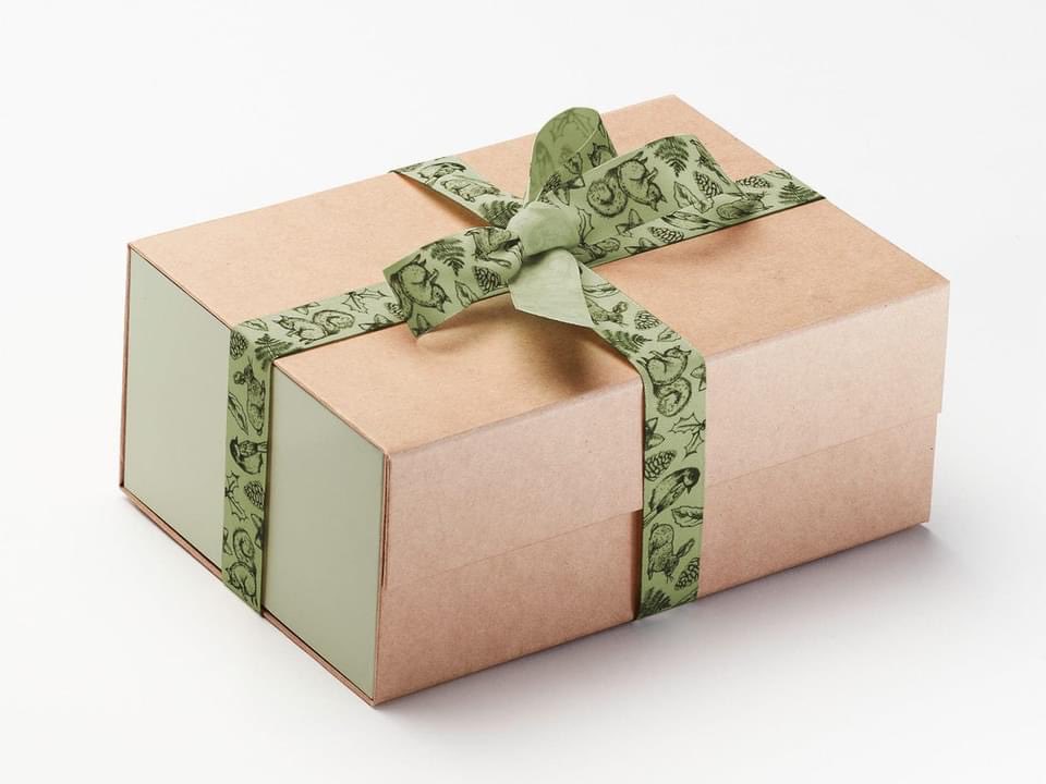 A stunning combination of a #natural Kraft box with sage ribbon supplied by ⁦<a href="/Foldabox/">Nicole Hines</a>⁩ #gifts #boxes #sustsinability #packaging #reuse #recycle tinyurl.com/k4gghhl
