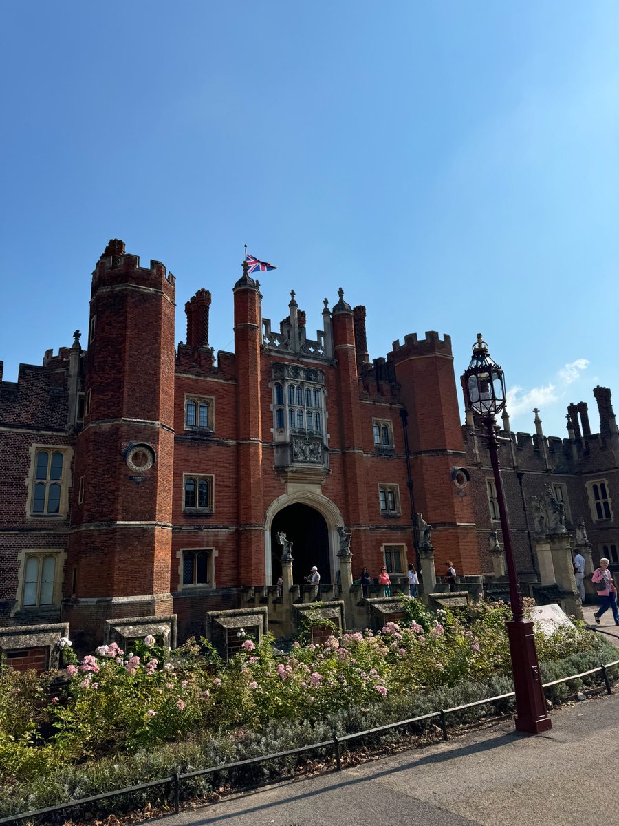 _Clare_Lawlor's tweet image. Lucky enough to have a tour of the new Tudor World exhibition in The Wolsey Rooms at Hampton Court, meeting with the fantastic @HRP_learning team on the way. Always such a treat to visit @HRP_palaces! 👑