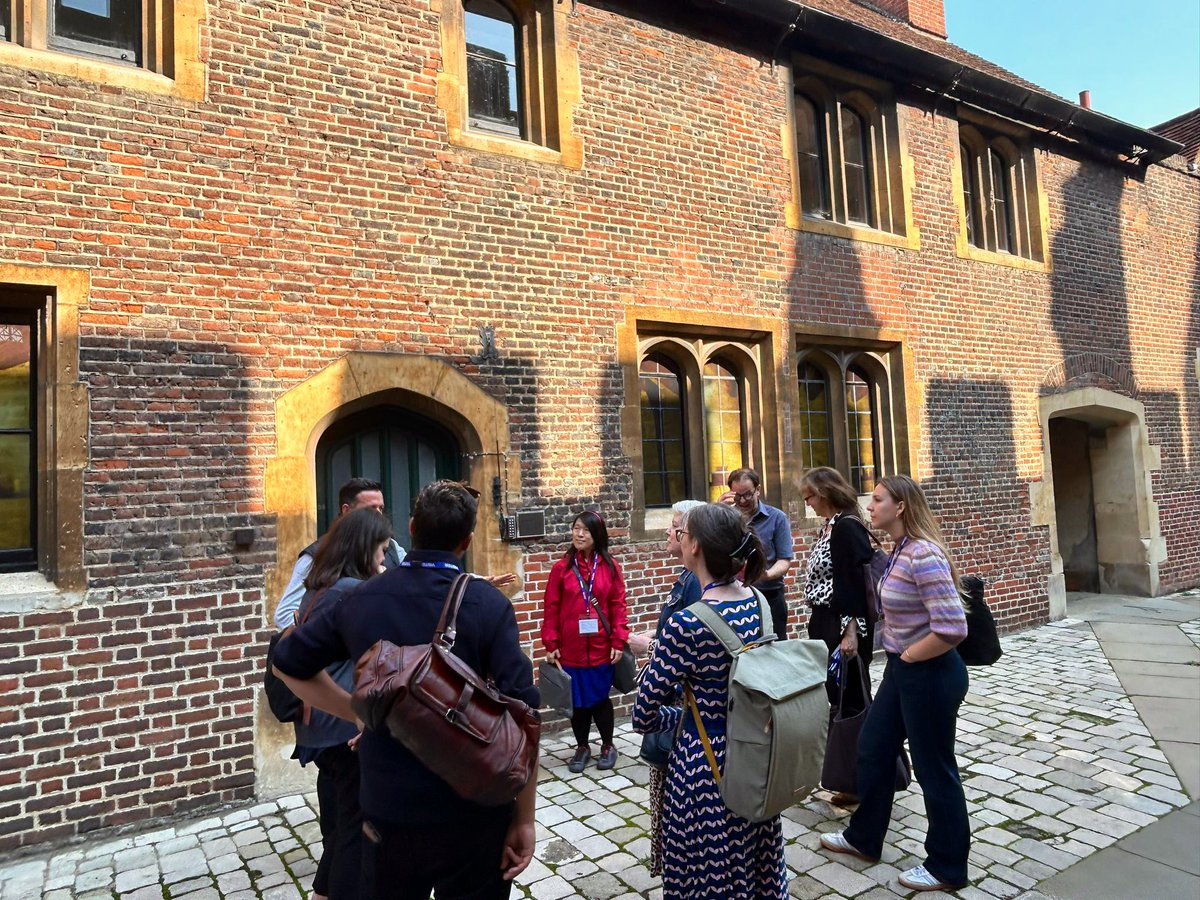 _Clare_Lawlor's tweet image. Lucky enough to have a tour of the new Tudor World exhibition in The Wolsey Rooms at Hampton Court, meeting with the fantastic @HRP_learning team on the way. Always such a treat to visit @HRP_palaces! 👑