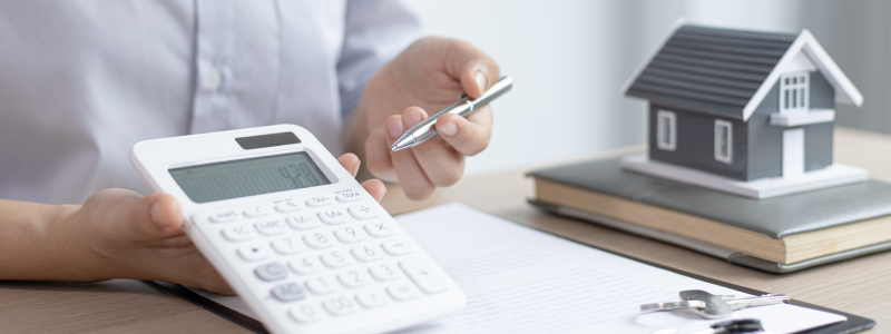 FinanceGrowES's tweet photo. ¿Buscas maximizar tu inversión? Con una calculadora rentabilidad alquiler, puedes evaluar rápidamente el retorno de tus inversiones y tomar decisiones informadas. 📈💵 

#InversionesInmobiliarias #CalculadoraRentabilidadAlquiler #RentabilidadAlquiler

https://t.co/KZrucyxfU2 https://t.co/jSyHLj0Rac