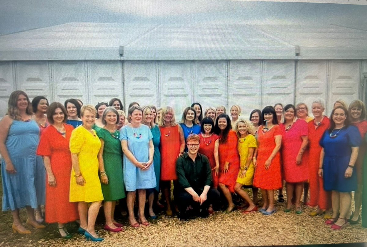 RealShanCothi's tweet photo. Diolch o galon i Manon Elis am sgwrs wych yn rhannu hanes a helynt Cornarfon #CorauCothi ar Bore Cothi @BBCRadioCymru Ma nhw wrth ei boddau yn cal sbort ag yn dwli ar gymdeithasu fel i chi’n gallu gweld! 😜👍Ma na groeso i aelodau newydd bob nos Iau yn Seion! #Cornarfon https://t.co/DrlgTsOVUS