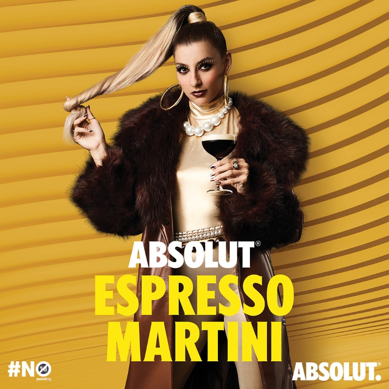 AbsolutSA's tweet photo. Introducing the Espresso Martini: the cool nostalgic who commands the room in a second. ☕🍸   Ready to turn up the energy? We know who’s got you covered...😏   Tag the friend who embodies the vibrant vibe!   #BornToMix #AbsolutSA #MixResponsibly #EspressoMartini