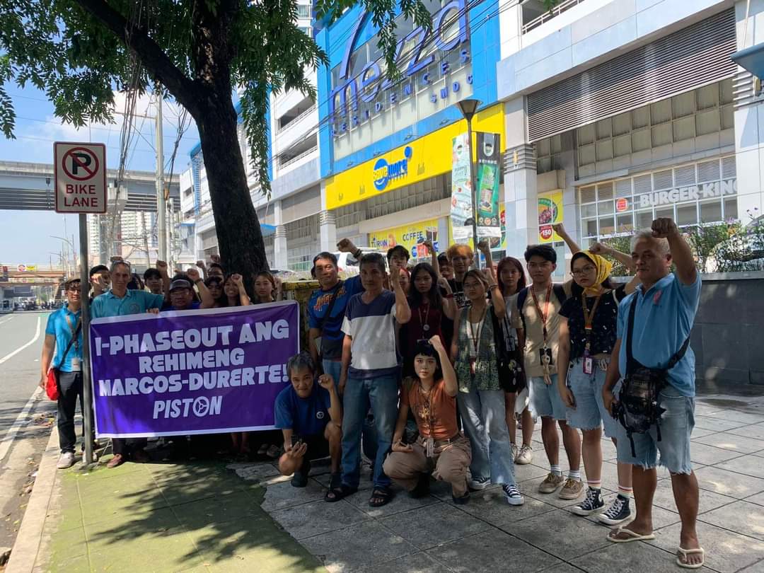 SAMASAPUP_'s tweet photo. MANONG, BAYAD PO! : MARCOS-DUTERTE, SINGILIN! 
 
Bilang pakikiisa sa gaganaping Transport Strike sa ganap na ika-23 at 24 ng Setyembre taong kasalukuyan, ay taas noo at kamaong ipinababatid ng SAMASA PUP ang paglaban para sa mayoryang karapatan at pagtatanggol sa kabuhayan ng https://t.co/JBnXlf5WcW