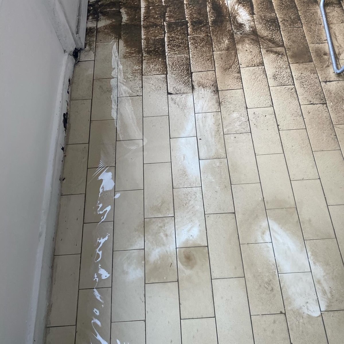 CastroDemariaM's tweet image. 🧹 Ce matin, nettoyage 🧽 🧼. Nous avons été frappés pendant 30 minutes par un énorme flux d’eau dans la rue de Cannes, au #Cannet, qui nous a rappelé les événements de 2015. Et cette fois, aucune information de la préfecture.