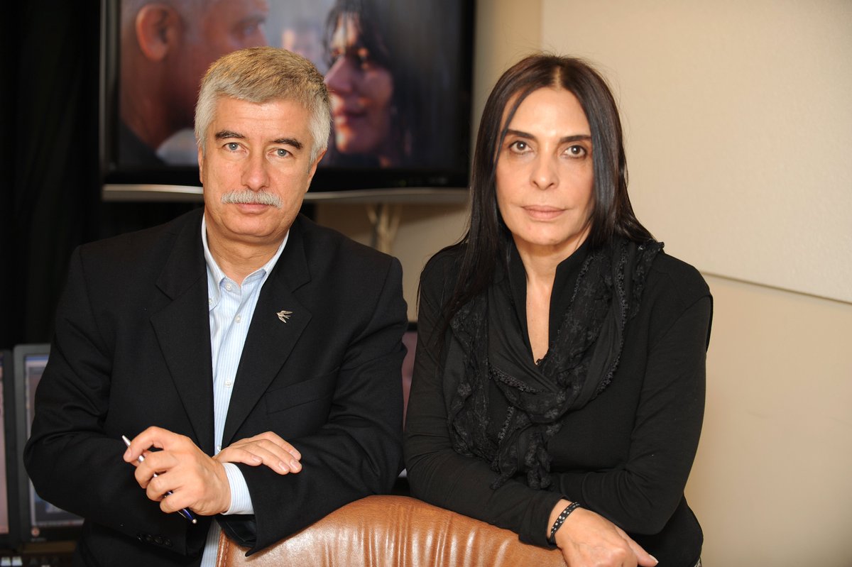 "Tomris Giritlioğlu’nun en büyük tutkusu sinemaydı. Ama öyle sabun köpüğü türünden izlenip unutuluverecek filmler, diziler peşinde değildi. Onun bir 'derdi' vardı, içinde olduğu toplumun yüzleşmesini istiyordu. O yüzden de hep riskli sularda yüzüyordu.  Sinemanın asi kadınıydı