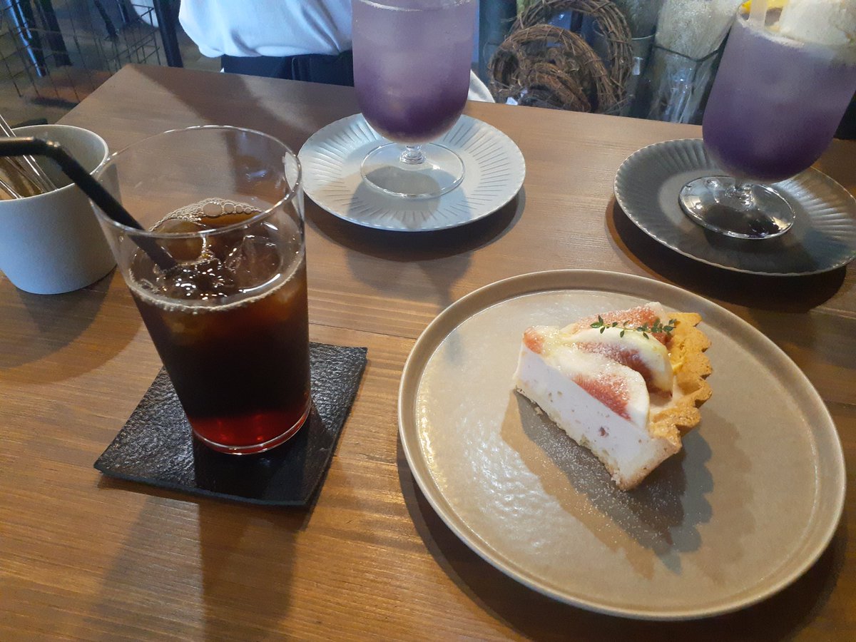 今日は昼の気温が30℃下回ったから先輩カップルと淡路島でニン活しました