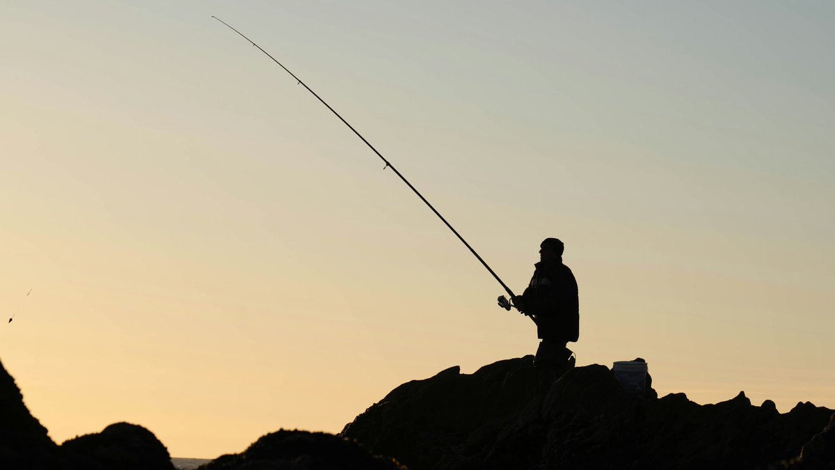 🎣 Happy Monday Tightliners! 🎣

**What’s your fishing style?**👇

Rivers, rocks, beaches or boat life? 

Share your fav method! No secret spots, just how you fish. We'll shout out top answers next time!

Tag your fishing buddy! 🎣👇

#tightlines #cornwallfishing #cornwall