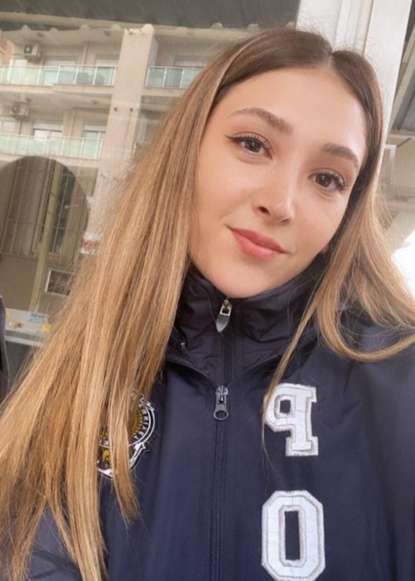 26 suç kaydı bulunuyor dışarıda elini kolunu sallayarak geziyor ekmeğinin peşinde gencecik bir polis memurunu şehit ediyor .. Biz şimdi kime hesap soralım,nasıl sitem etmeyelim!! Suçlular neden dışarıda !!#polis