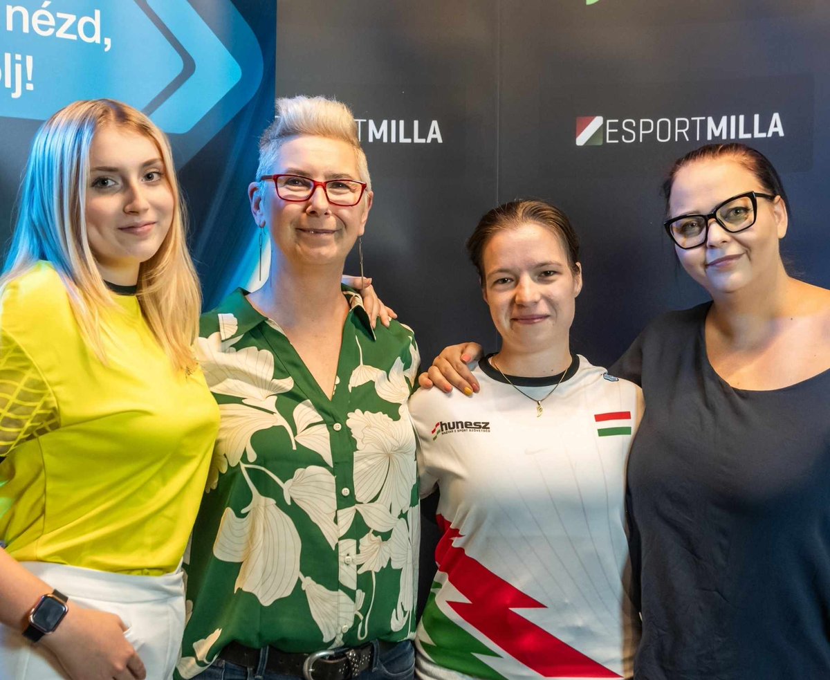 HUNESZ NŐI SZAKÁG tweet media