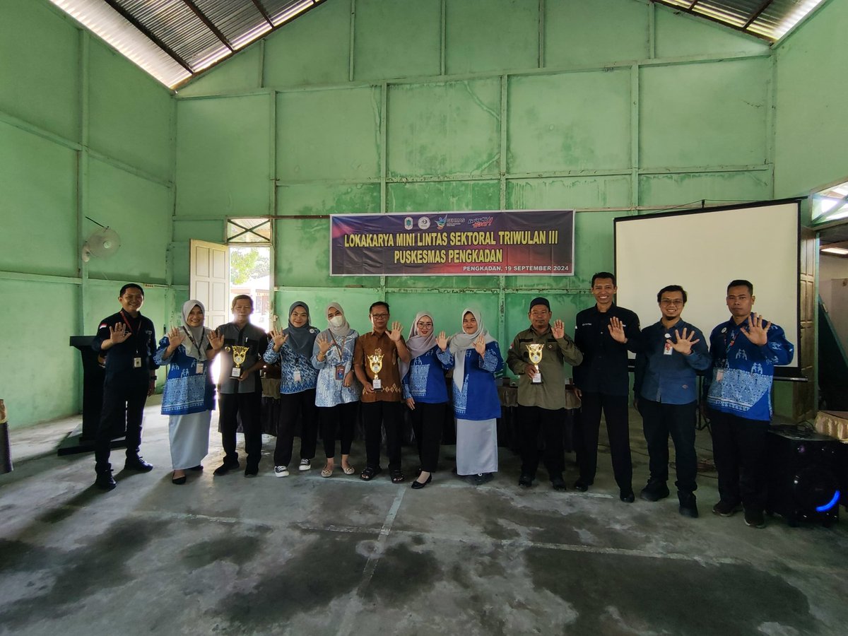 AlbertTito_'s tweet photo. Alhamdulillah. Smg apresiasi ini dpt memotivasi para Kades utk mendukung peningkatkan kualitas kesehatan masyarakat di desa nya masing2. Walaupun kt di daerah terpencil, nmn sy berusaha agr para tokoh masyarakat terpapar pengalaman best practice dan guideline level internasional. https://t.co/bA1rlUuYLa