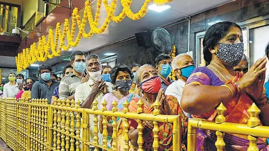 shubhamViral's tweet photo. Shocking! Tirumala temple undergoes 4-hour purification after claims of animal fats used in sacred laddus! Ritual aims to cleanse the alleged sacrilege under Jagan's YSRCP reign.
#TemplePurification #TirupatiLaddu https://t.co/lALxRkxY4P